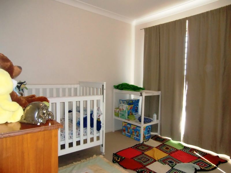 37 Skinner Crescent, Silkstone QLD 4304