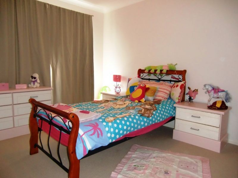 37 Skinner Crescent, Silkstone QLD 4304