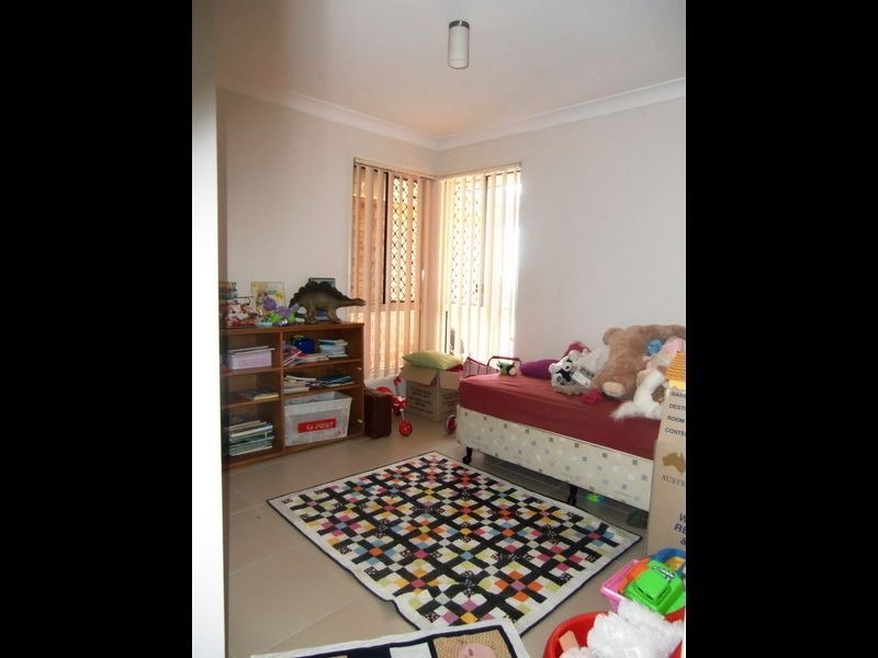 37 Skinner Crescent, Silkstone QLD 4304