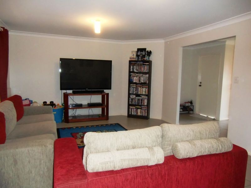 37 Skinner Crescent, Silkstone QLD 4304