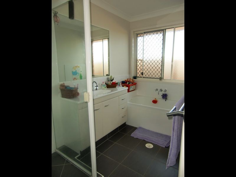 37 Skinner Crescent, Silkstone QLD 4304