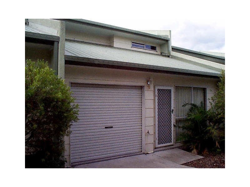 2/14a Macquarie Street, Booval QLD 4304