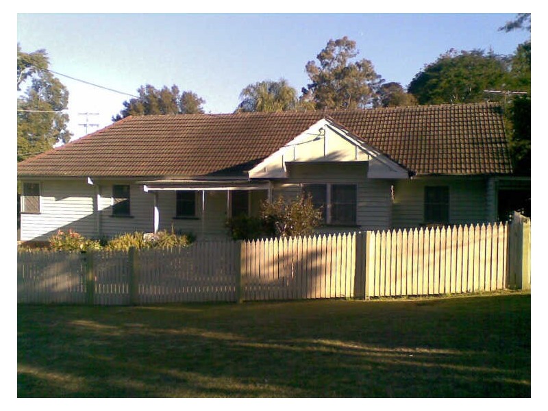 4 Chelmsford Avenue, Ipswich QLD 4305