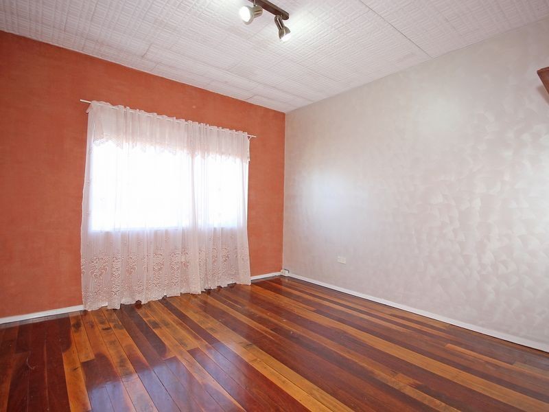 54 Grange Road, Eastern Heights QLD 4305