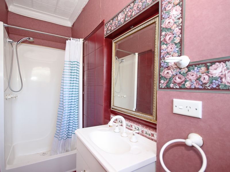 54 Grange Road, Eastern Heights QLD 4305