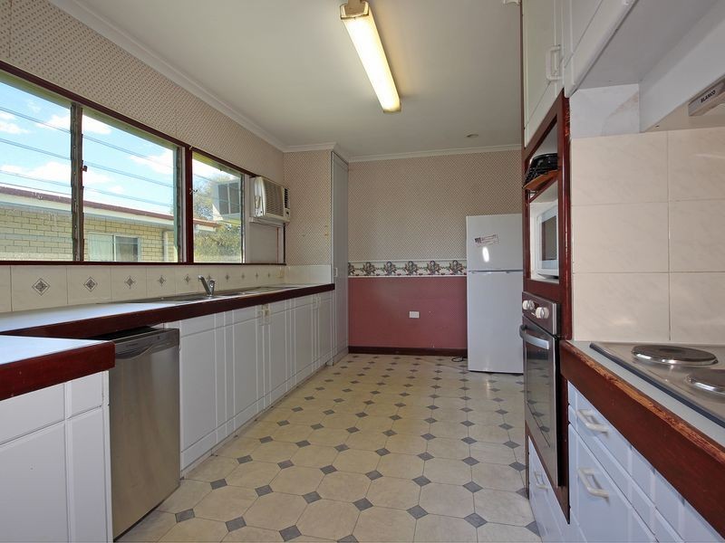 54 Grange Road, Eastern Heights QLD 4305