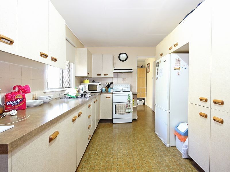 50 Lloyd George Street, Eastern Heights QLD 4305