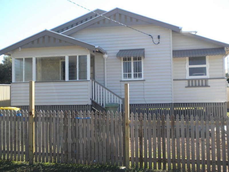 38 George Street, Silkstone QLD 4304