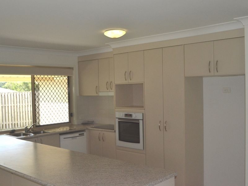 52 Eric Drive, Blackstone QLD 4304