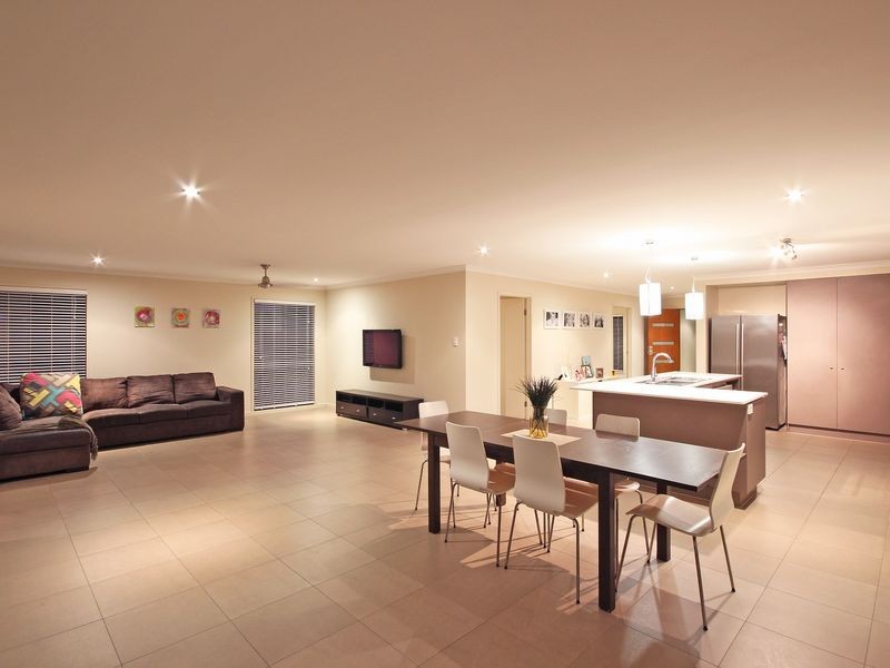 10 Merlot Place, Pine Mountain QLD 4306