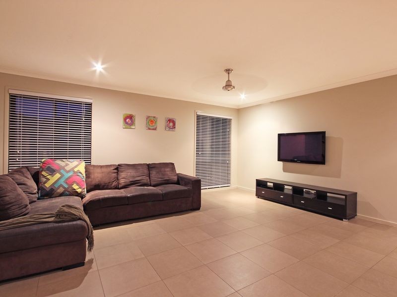 10 Merlot Place, Pine Mountain QLD 4306