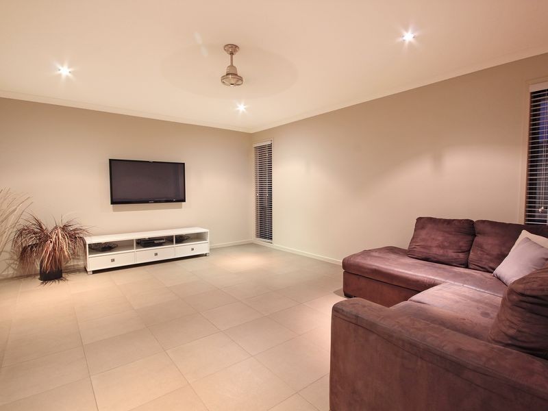 10 Merlot Place, Pine Mountain QLD 4306