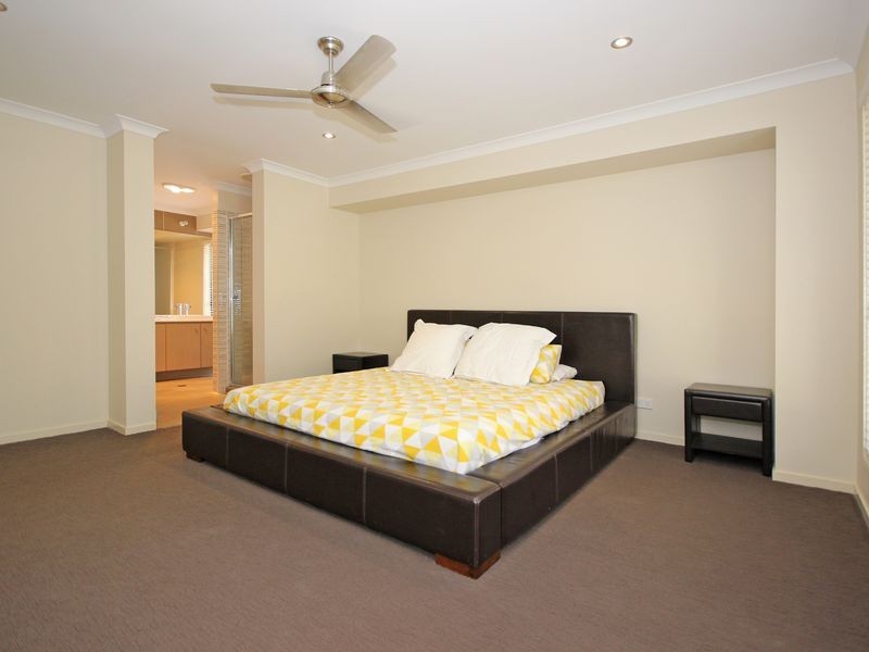 10 Merlot Place, Pine Mountain QLD 4306