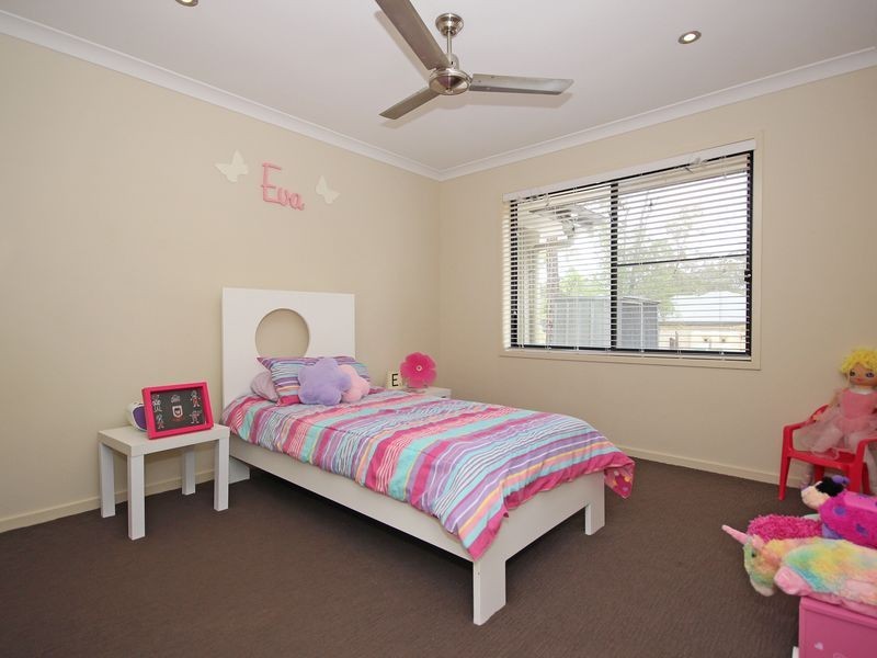 10 Merlot Place, Pine Mountain QLD 4306