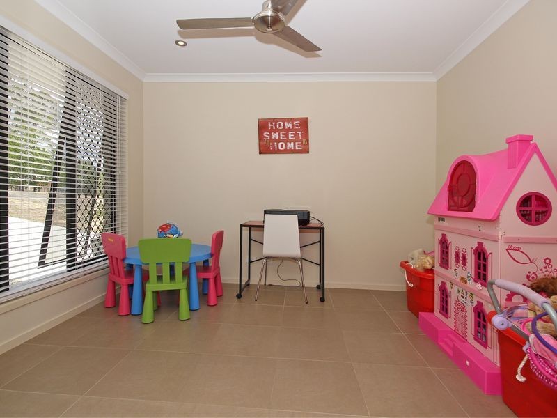 10 Merlot Place, Pine Mountain QLD 4306