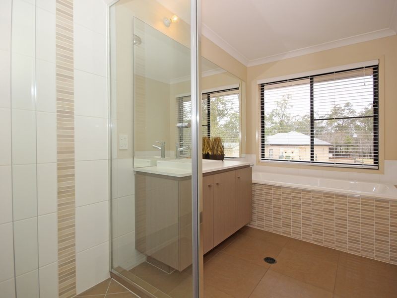 10 Merlot Place, Pine Mountain QLD 4306