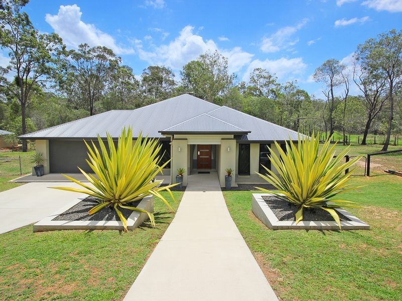 10 Merlot Place, Pine Mountain QLD 4306