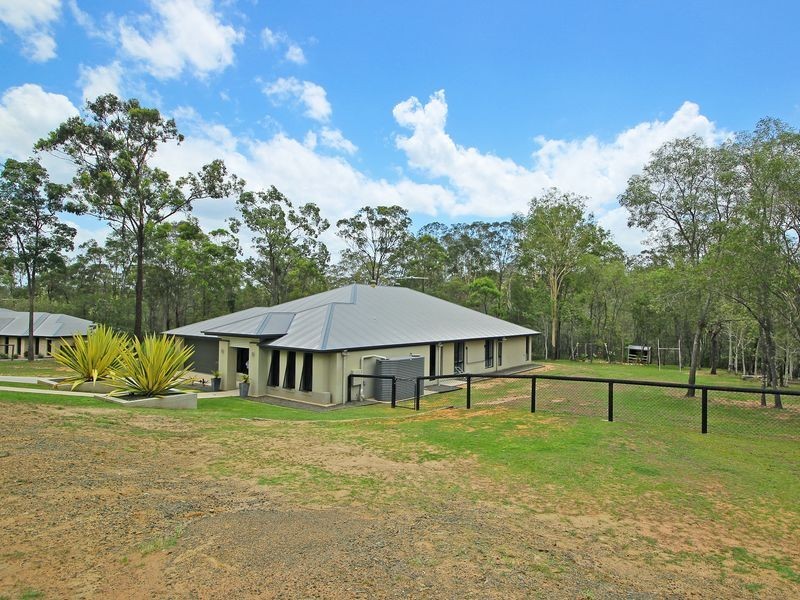 10 Merlot Place, Pine Mountain QLD 4306