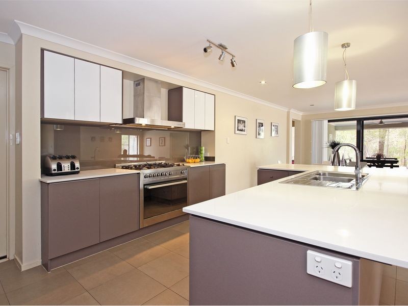 10 Merlot Place, Pine Mountain QLD 4306