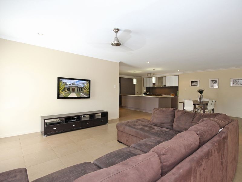 10 Merlot Place, Pine Mountain QLD 4306