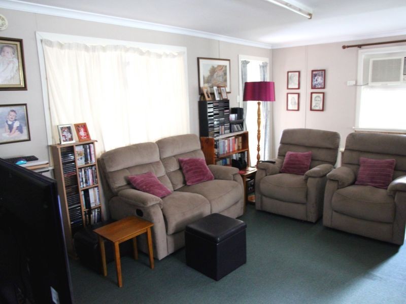 13 Rodney Street, Silkstone QLD 4304