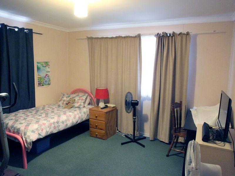 13 Rodney Street, Silkstone QLD 4304