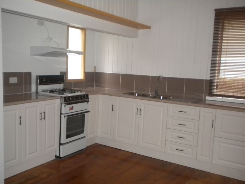 75 Glebe Rd, Silkstone QLD 4304