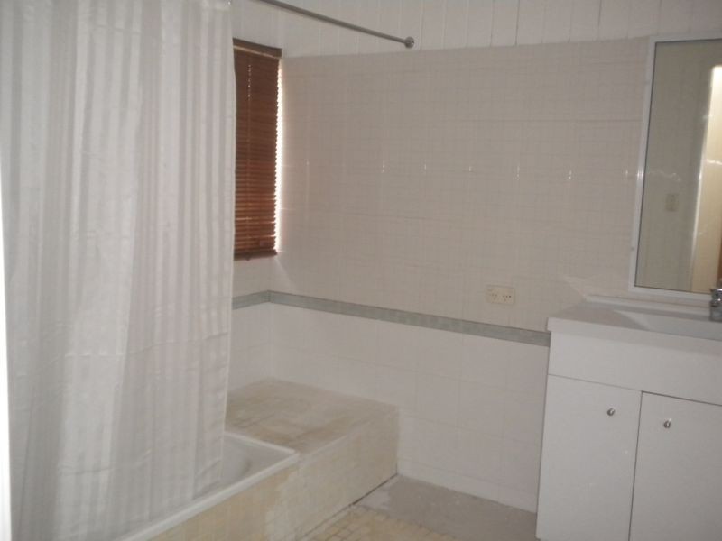 75 Glebe Rd, Silkstone QLD 4304