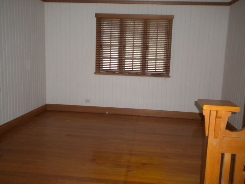 75 Glebe Rd, Silkstone QLD 4304