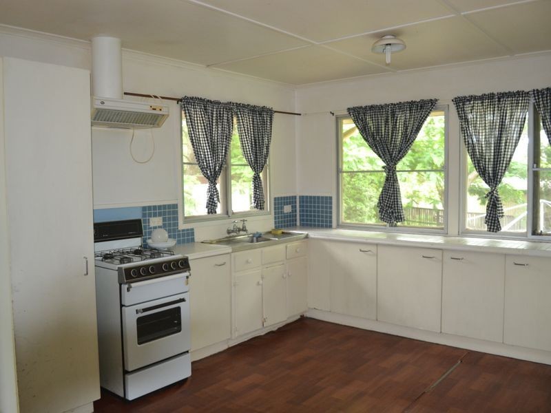 2 Baillieston Street, Leichhardt QLD 4305