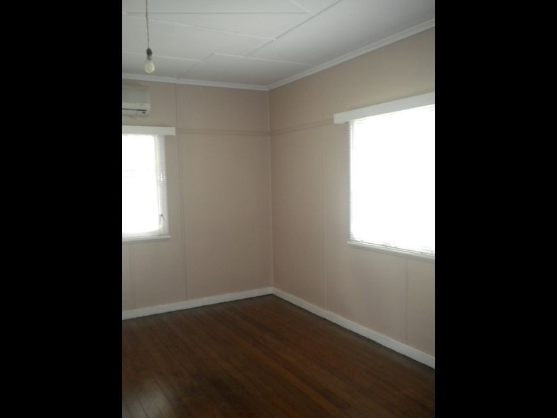 17 Vineyard Street, One Mile QLD 4305