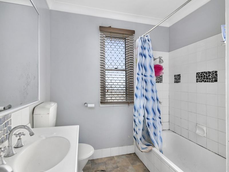 4 Berry Street, Churchill QLD 4305