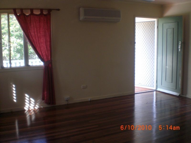 8 Poole Street, Leichhardt QLD 4305