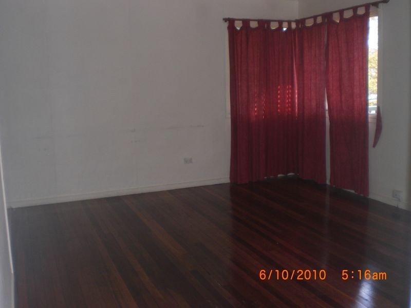 8 Poole Street, Leichhardt QLD 4305