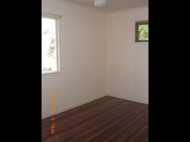 8 Poole Street, Leichhardt QLD 4305