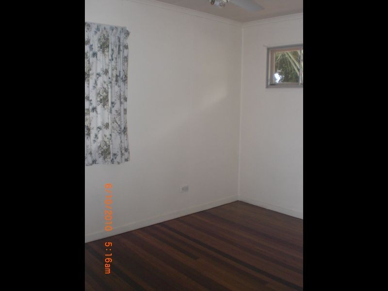 8 Poole Street, Leichhardt QLD 4305