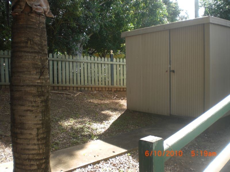 8 Poole Street, Leichhardt QLD 4305