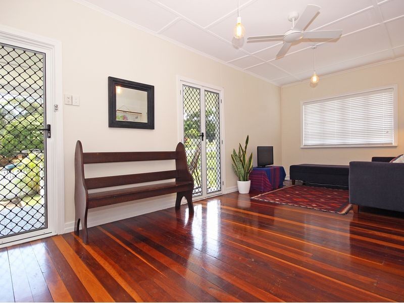 16 Jackes Street, Eastern Heights QLD 4305