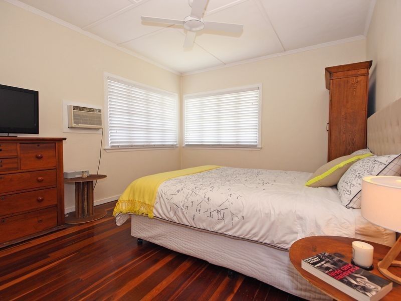 16 Jackes Street, Eastern Heights QLD 4305