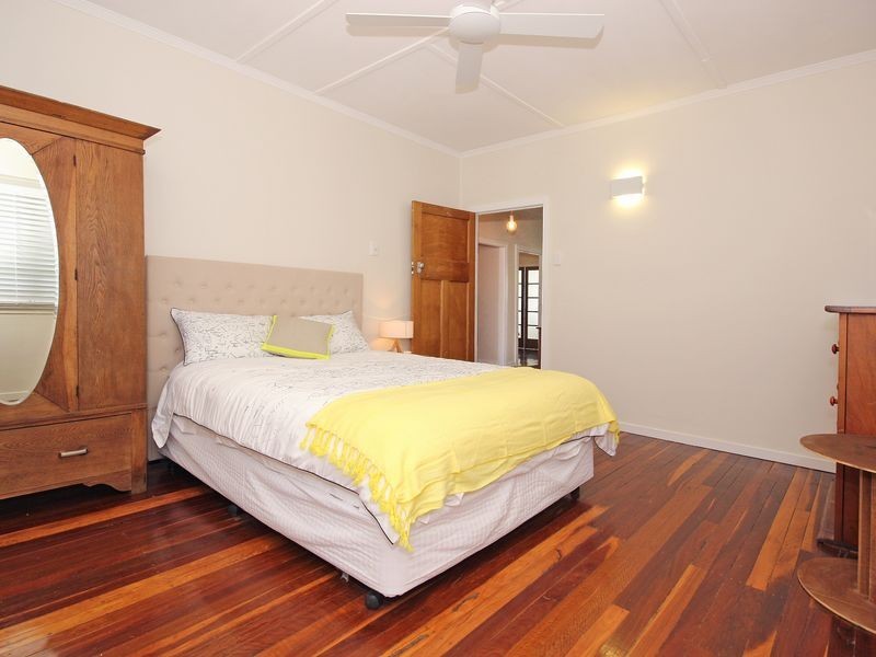 16 Jackes Street, Eastern Heights QLD 4305