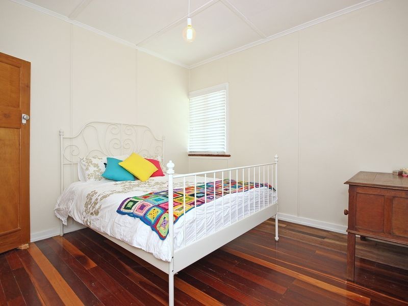 16 Jackes Street, Eastern Heights QLD 4305