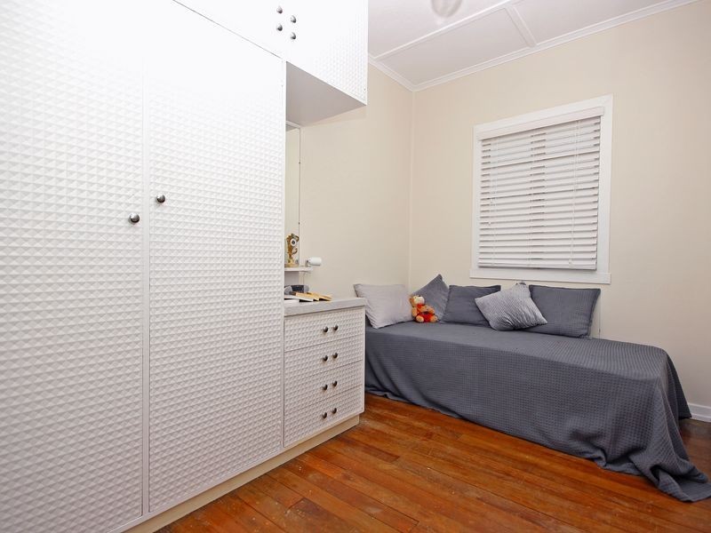 16 Jackes Street, Eastern Heights QLD 4305