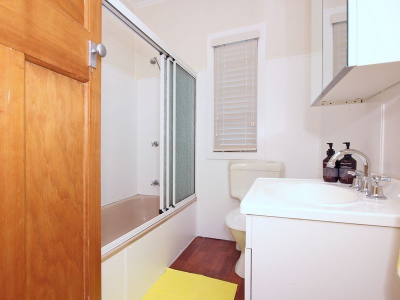 16 Jackes Street, Eastern Heights QLD 4305