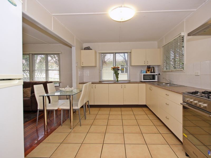 28 Maenporth Street, Leichhardt QLD 4305
