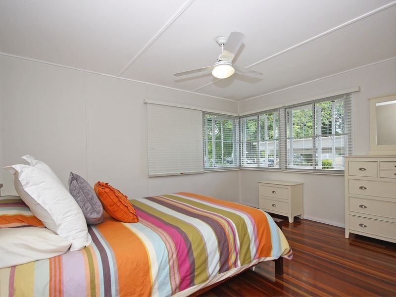 28 Maenporth Street, Leichhardt QLD 4305