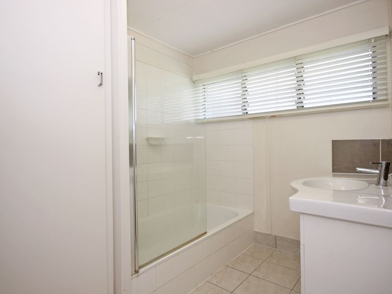 28 Maenporth Street, Leichhardt QLD 4305