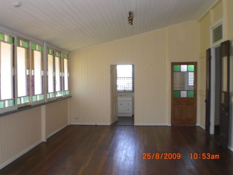 2/136 Jacaranda Street, North Booval QLD 4304