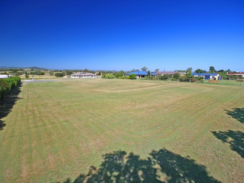 8 Pat Slattery Place, Lowood QLD 4311