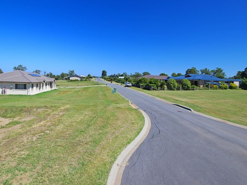 8 Pat Slattery Place, Lowood QLD 4311