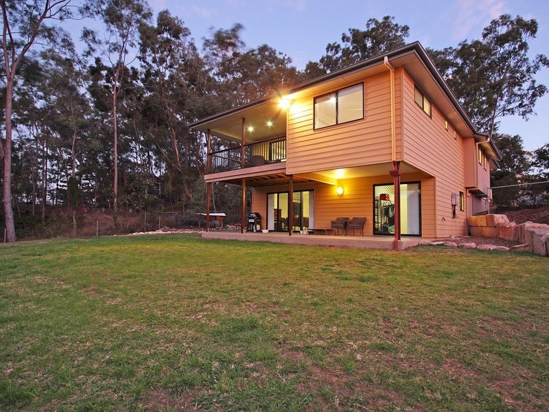 8 Ballow Street, Woodend QLD 4305